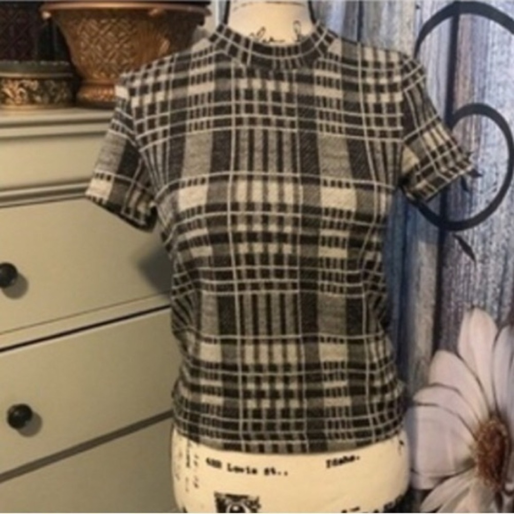Zara top size small in good condition